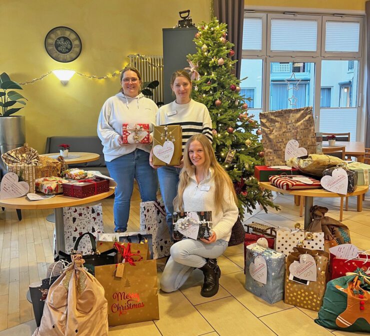 Ein Weihnachtszauber voller Herzenswärme: Besinnliche Feiern und die Herzenswunsch-Aktion im Ev. Stift zu Wüsten und Stift Schötmar 1